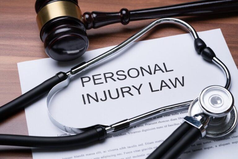 Navigating the Legal Maze: How a personal injury lawyer Can Help You